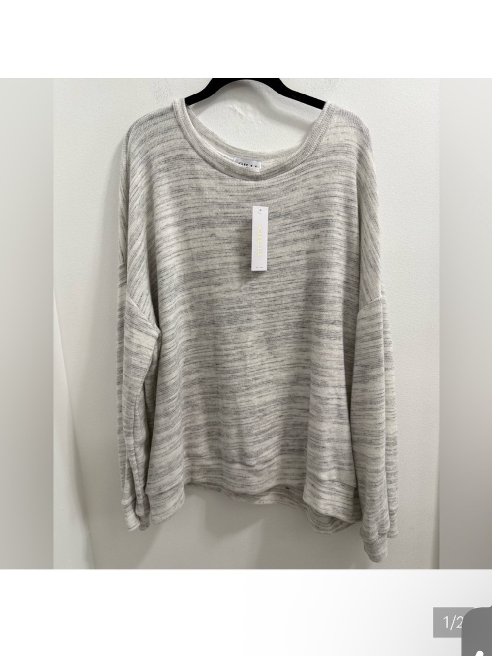 Gilli Heathered Light Gray Scoop Neck Sweater